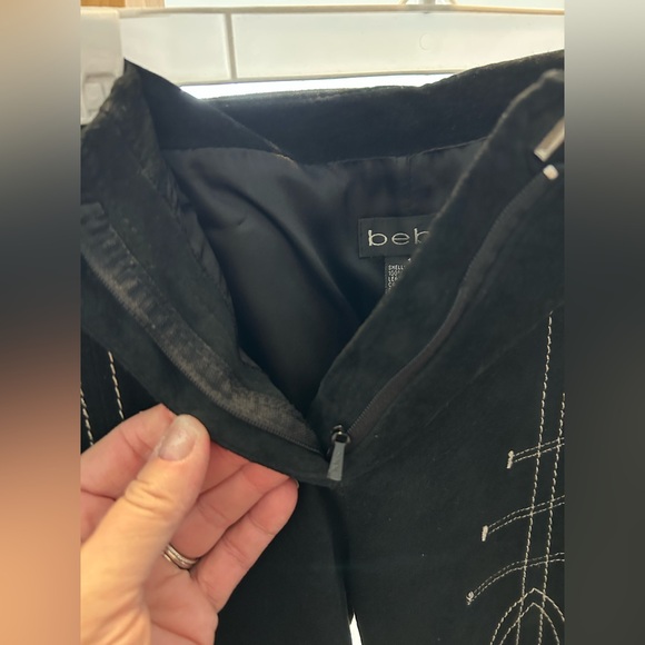 BEBE Boot-Cut Leather Trousers with Front Leg Split & White Stitching, Sz 10 - Picture 11 of 13
